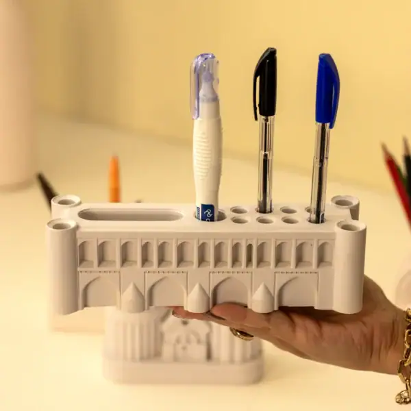 قالب سیلیکونی استند اداری سی و سه پل خروجی قالب سیلیکونی استند اداری سی و سه پل پس از قالبگیری با پودر هنری