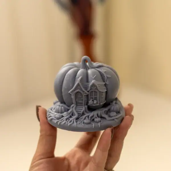 قالب سیلیکونی کدو کلبه ای هالوینی خروجی قالب سیلیکونی کدو کلبه ای هالوینی پس از پیریت سه بعدی