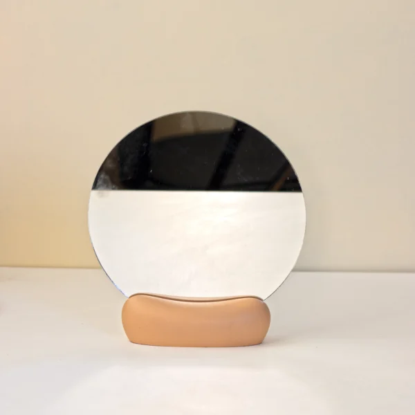 استند آینه دفرمه قالب سیلیکونی استند آینه دفرمه ساختهشده توسط مجموعه اهرا دکوراتیو