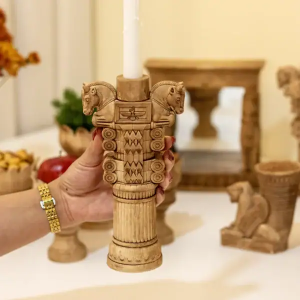 قالب سیلیکونی شمعدان ستون تخت جمشید قالب سیلیکونی شمعدان ستون تخت جمشید ساختهشده توسط مجموعه اهرا دکوراتیو