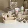 نمای نزدیک از سه محفظه کشیده و گوشه های گرد نظم دهنده دکوراتیو اهرا